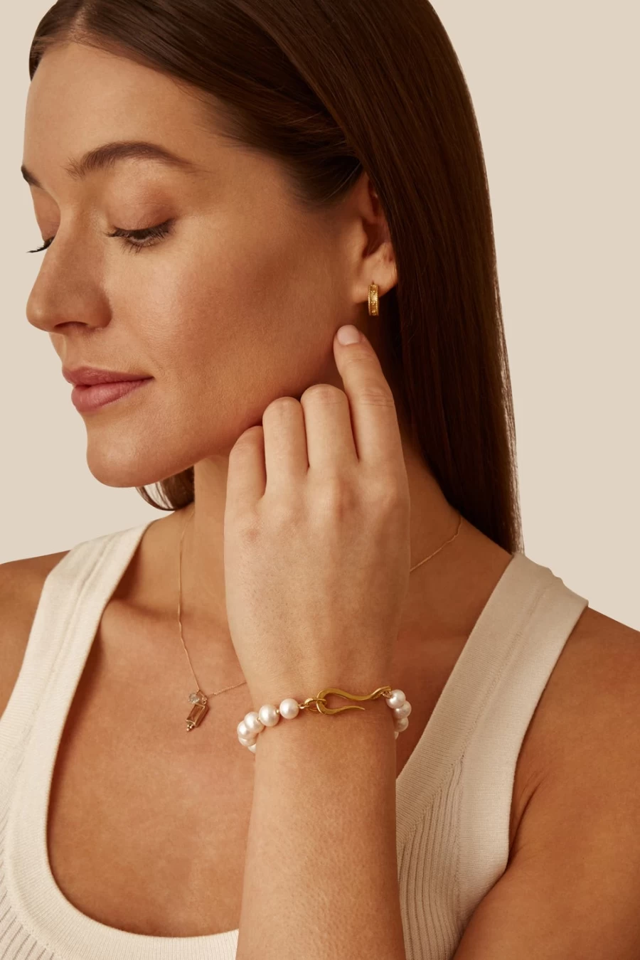 Chan Luu Women's White Pearl Beaded Unity Bracelet with Mixed Accents