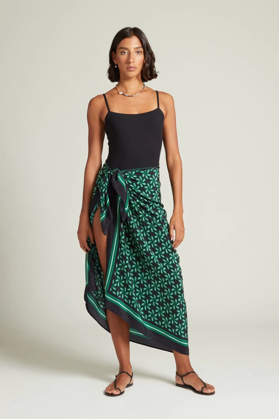 Chan Luu Women's Black Paisley Plumeria Beach Sarong Wrap Skirt