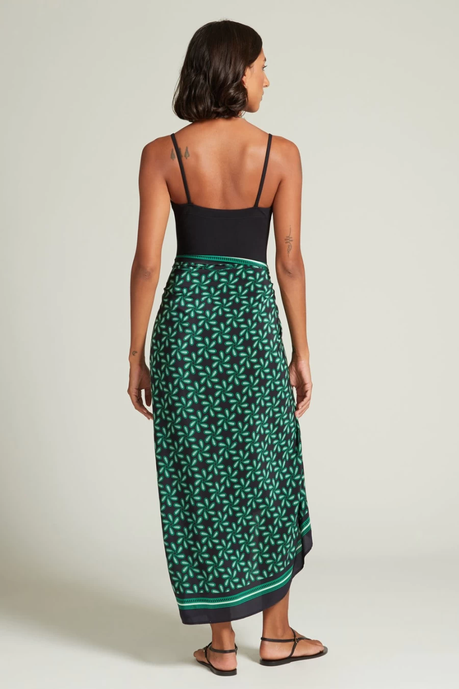 Chan Luu Women's Black Paisley Plumeria Beach Sarong Wrap Skirt
